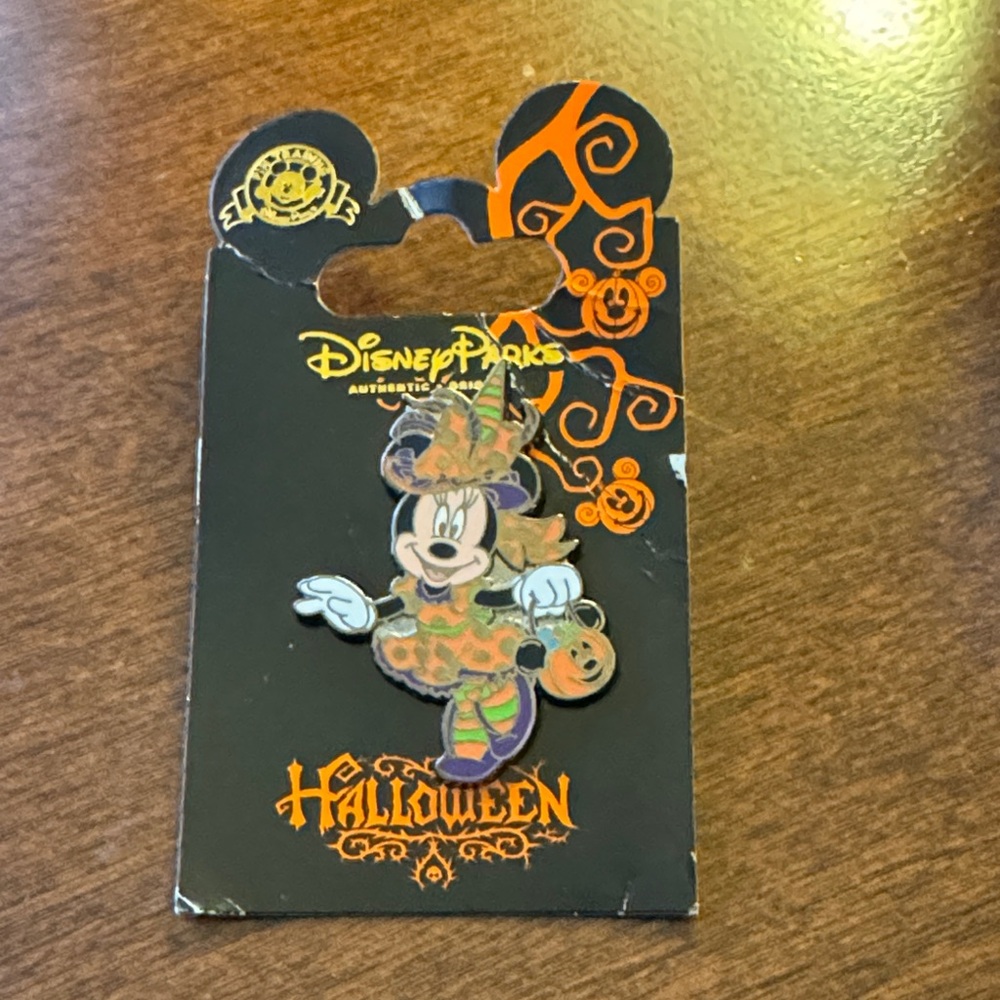 Disney Parks Halloween Minnie Mouse Pin 2012 new